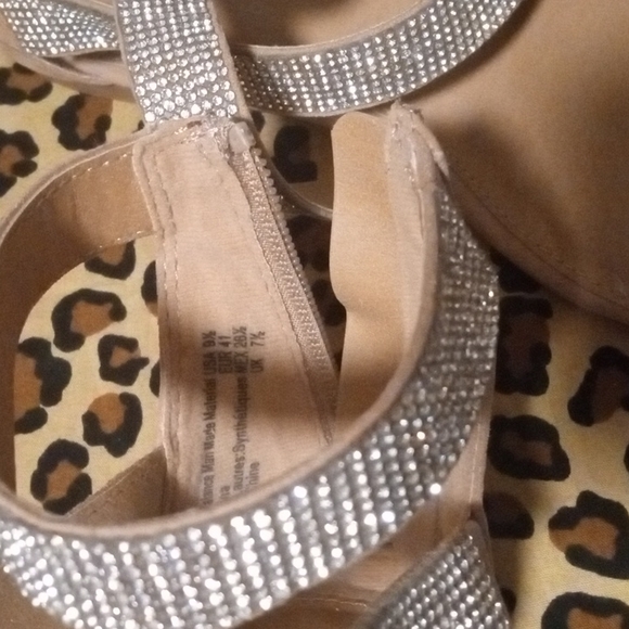 Brash Beige Faux Suede Sandals W/Rhinestone|Sz 9.5 NWT - Picture 5 of 10